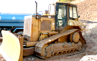 15t 級ブルドーザー